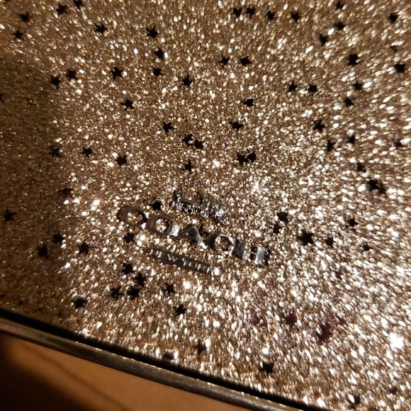 ๐Passport and luggage tag๐ - Picture 2 of 4